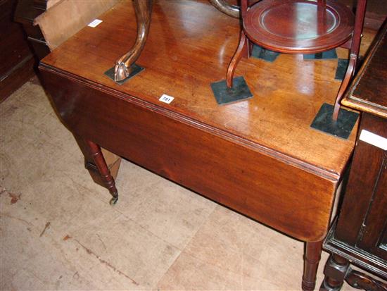 Regency mahogany Pembroke table(-)